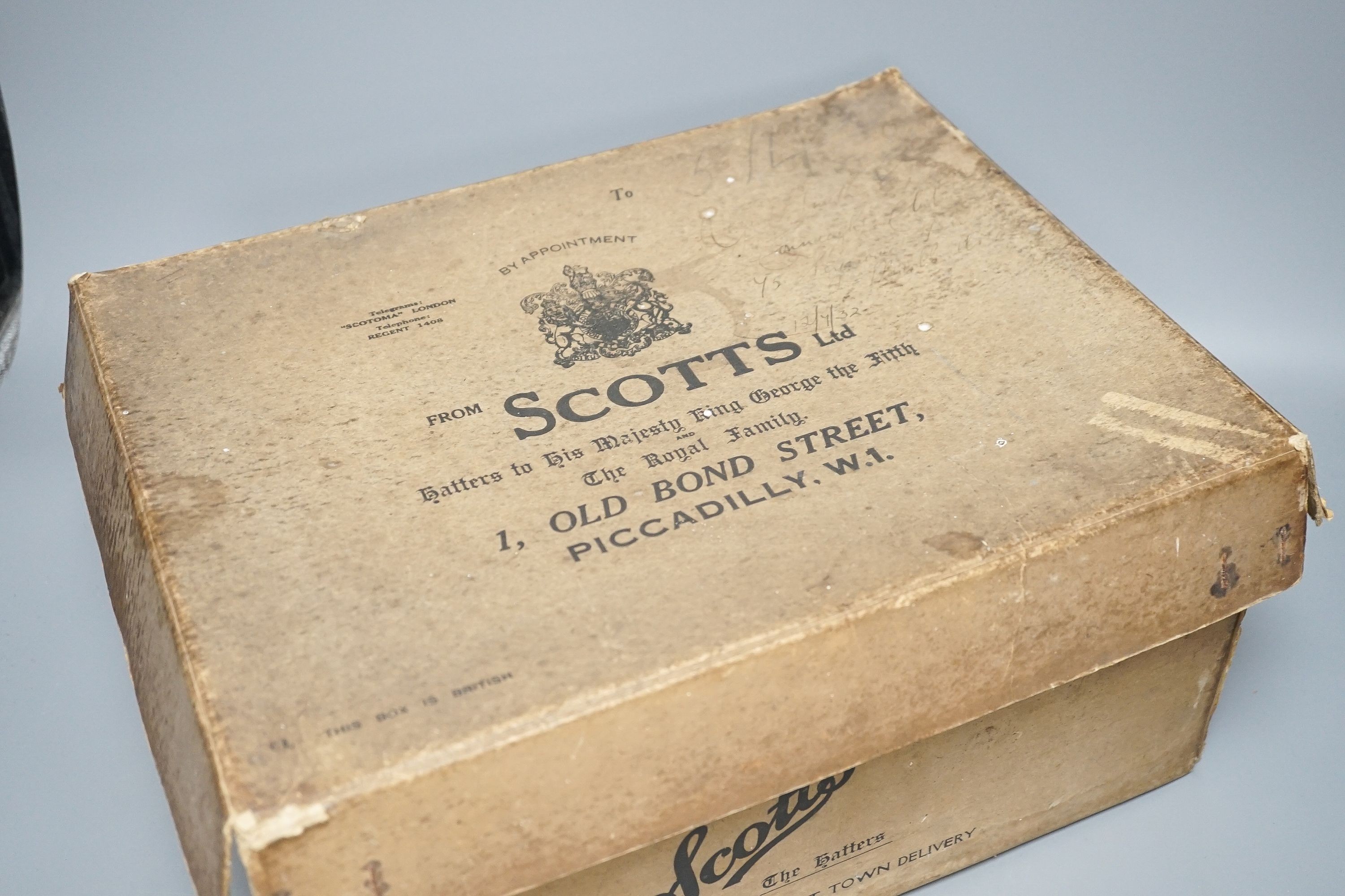 A Scott & Co. silk top hat, c.1932 (boxed)